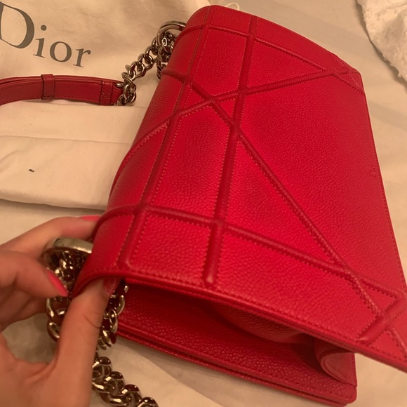 Diorama flap bag in bright red grained calfskin - Picture 3 of 5